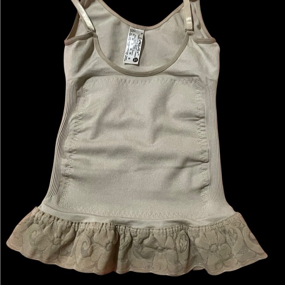 Set of 4 Beige Shapewear Tops and Bottoms - Picture 5 of 12